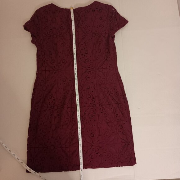 Banana Republic Women’s Maroon Lace Cap Sleeve Sheath Dress Size 4P - Picture 11 of 13